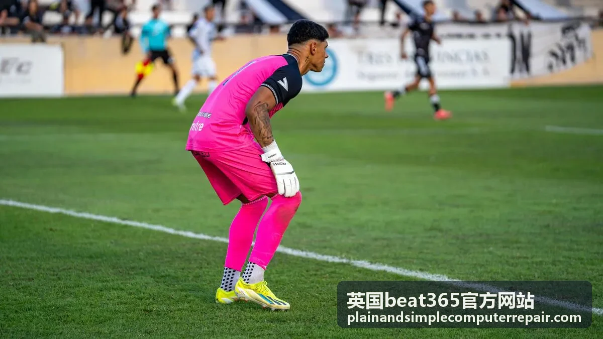 英国beat365官方网站工程师在门店现场检查营业设备